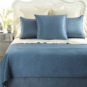 Court of Versailles Sebastian Quilt - King, Blue